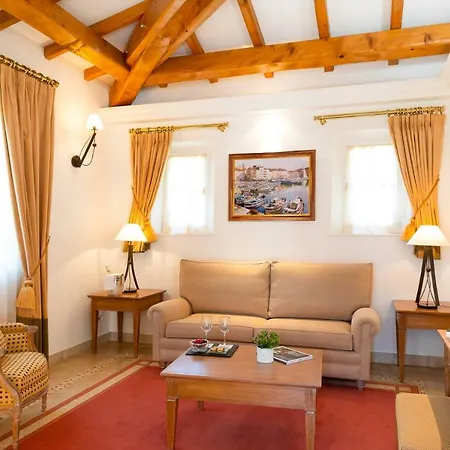 Domaine De L'astragale Hotel